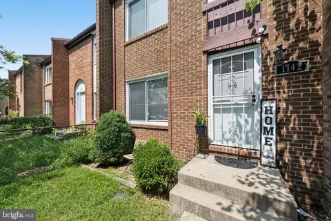 1142 Barnaby Ter SE, Washington, DC 20032