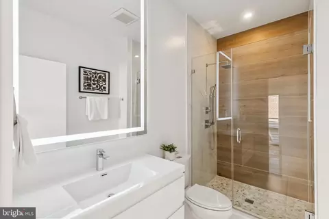 Bath - 2015 13th St NW #2, Washington, DC 20009 photo 1 of 2