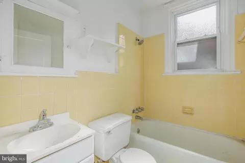 Entry Way - 513 10th St SE, Washington, DC 20003 photo 3 of 4