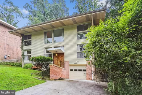 2901 Hillcrest Dr SE, Washington, DC 20020