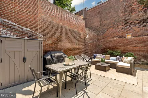 Exterior - 419 Independence Ave SE, Washington, DC 20003 photo 3 of 4