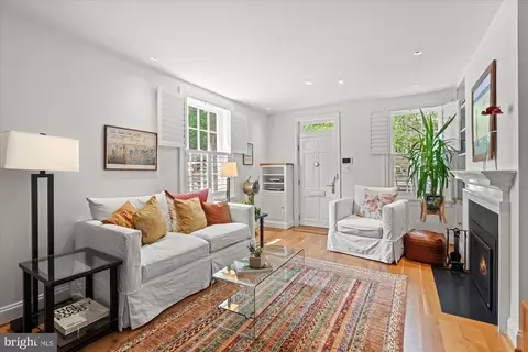 3274 P St NW, Washington, DC 20007 photo 2