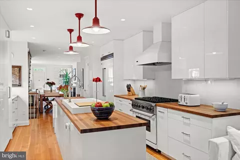 3274 P St NW, Washington, DC 20007 photo 8