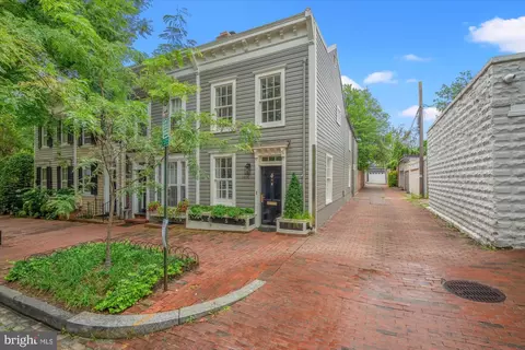 3274 P St NW, Washington, DC 20007