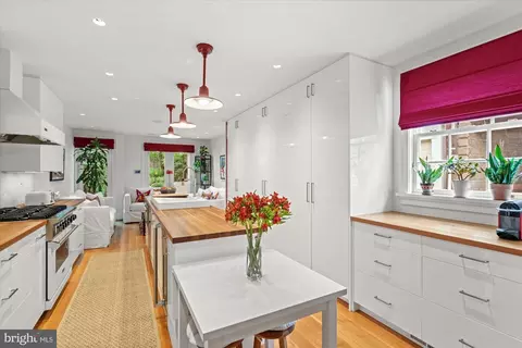 3274 P St NW, Washington, DC 20007 photo 9