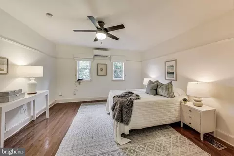 Bedroom - 107 16th St SE, Washington, DC 20003 photo 1 of 4