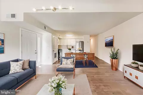 3044 Pineview Ct NE #3044, Washington, DC 20018