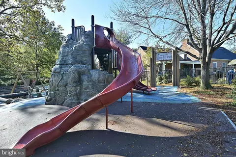 1406 Foxhall Rd NW, Washington, DC 20007 photo 40