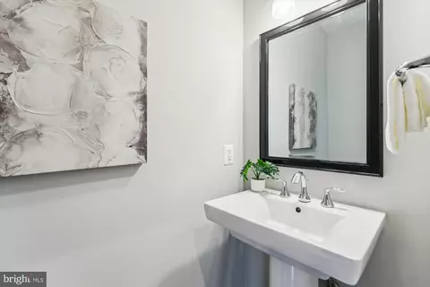 1406 Foxhall Rd NW, Washington, DC 20007 photo 12