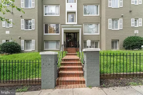750 Barnaby St SE #201, Washington, DC 20032