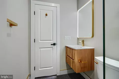 Bath - 11 Evarts St NE, Washington, DC 20002 photo 5 of 13
