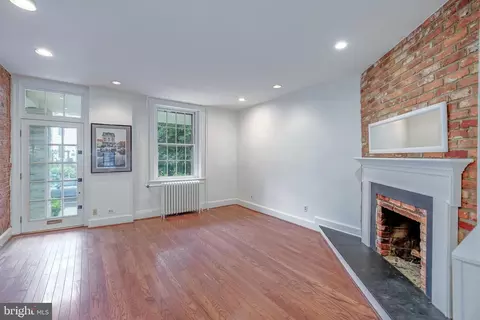 Living - 323 14th St NE, Washington, DC 20002 photo 5 of 7