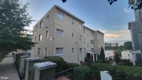 713 Brandywine St SE #301, Washington, DC 20032