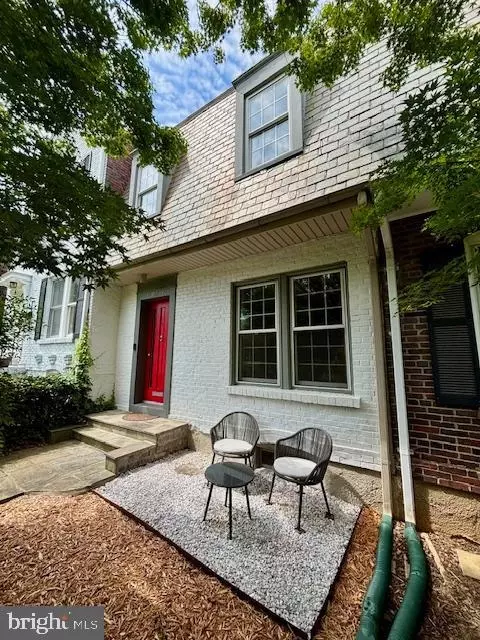 3733 T St NW, Washington, DC 20007