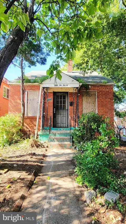 5220 Clay St NE, Washington, DC 20019