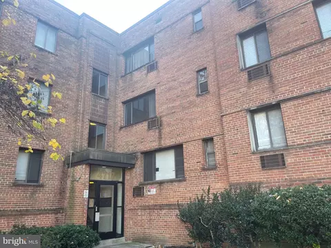 4717 1st St SW #302, Washington, DC 20032