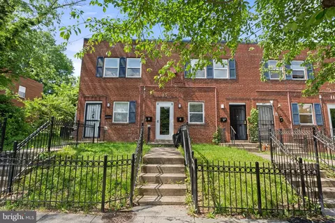 15 Halley Pl SE, Washington, DC 20032