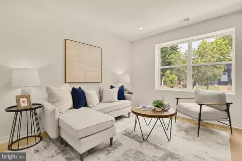 2610 41st St NW #3, Washington, DC 20007