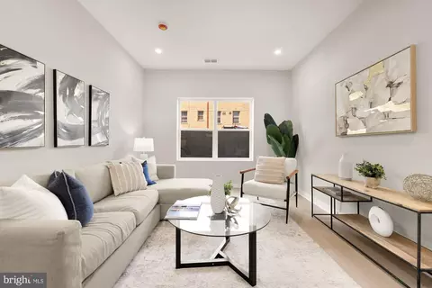 2610 41st St NW #2, Washington, DC 20007