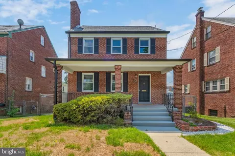 6932 8th St NW, Washington, DC 20012