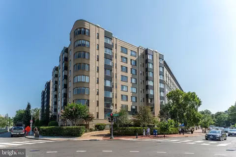 1 Scott Cir NW #807, Washington, DC 20036