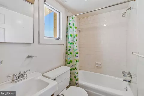 Bath - 626 A St NE, Washington, DC 20002 photo 3 of 3