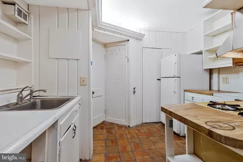 Entry Way - 626 A St NE, Washington, DC 20002 photo 4 of 7
