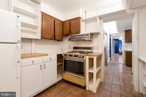 Entry Way - 626 A St NE, Washington, DC 20002 photo 3 of 7