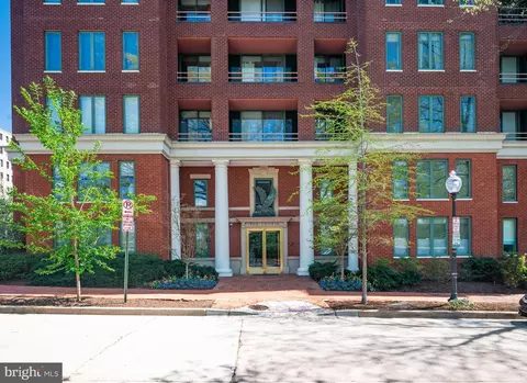 955 26th St NW #803, Washington, DC 20037