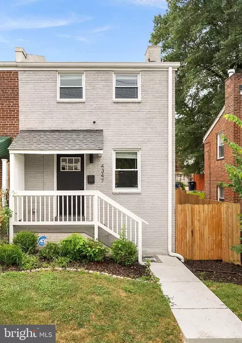 4347 F St SE, Washington, DC 20019