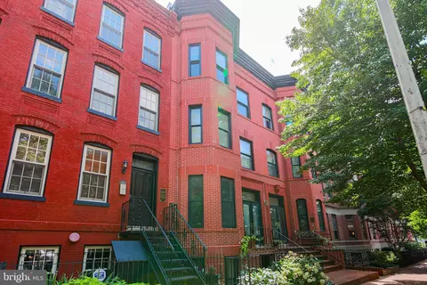 220 4th St SE #1, Washington, DC 20003 photo 2