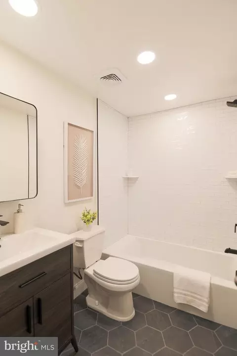 220 4th St SE #1, Washington, DC 20003 photo 31