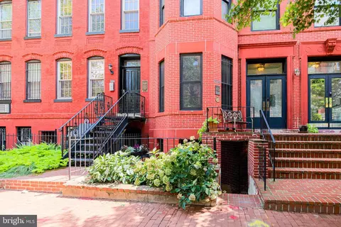 220 4th St SE #1, Washington, DC 20003 photo 4