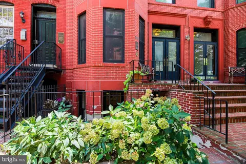 220 4th St SE #1, Washington, DC 20003 photo 3