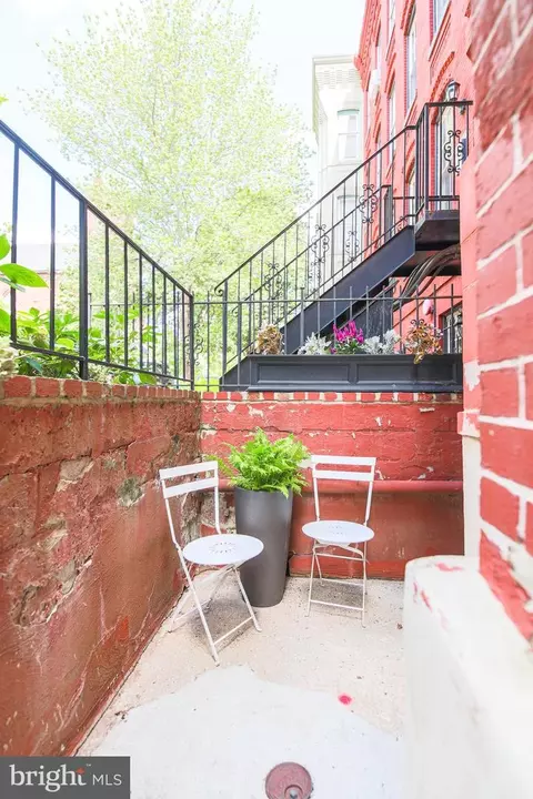 220 4th St SE #1, Washington, DC 20003 photo 7
