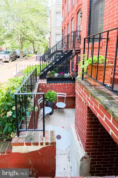 220 4th St SE #1, Washington, DC 20003 photo 6