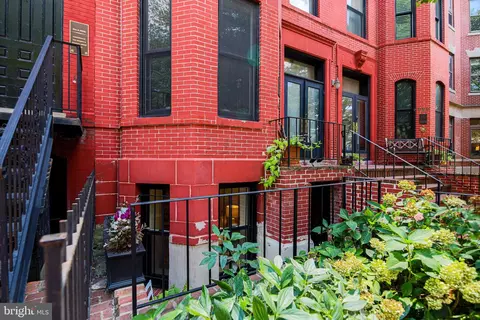 220 4th St SE #1, Washington, DC 20003 photo 5