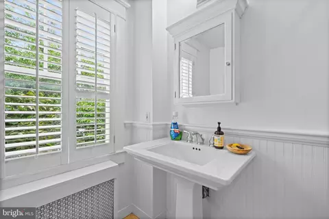 Bath - 3301 NW Dent Pl NW, Washington, DC 20007 photo 3 of 5