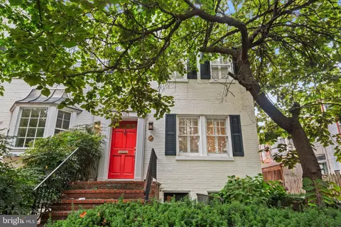 3301 NW Dent Pl NW, Washington, DC 20007