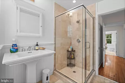 Bath - 3301 NW Dent Pl NW, Washington, DC 20007 photo 4 of 5