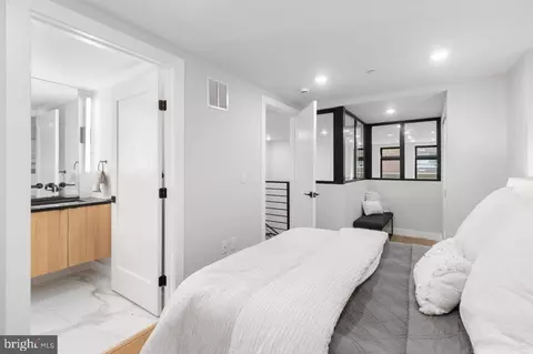 Bedroom - 1208 M St NW #11, Washington, DC 20005 photo 6 of 6