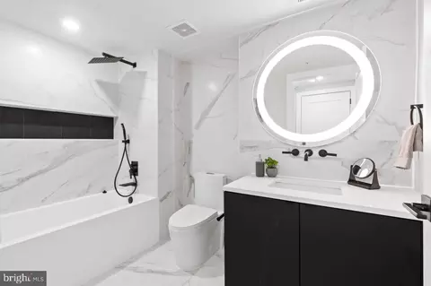 Bath - 1208 M St NW #11, Washington, DC 20005 photo 2 of 4