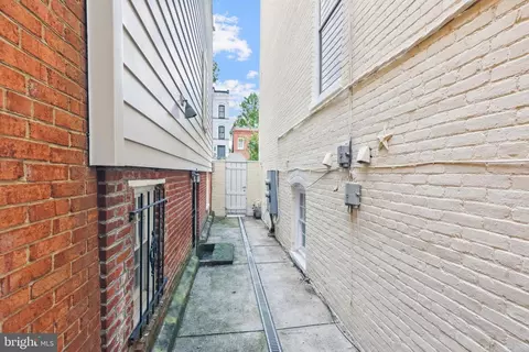 531 4th St SE, Washington, DC 20003 photo 8
