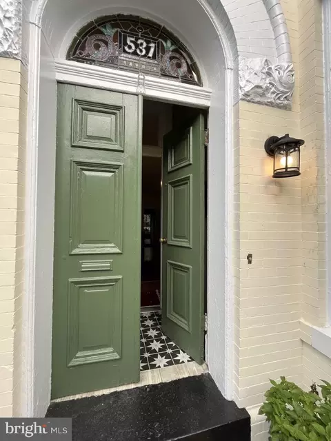 531 4th St SE, Washington, DC 20003 photo 2