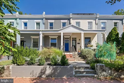 Exterior - 1618 G St SE, Washington, DC 20003 photo 4 of 9