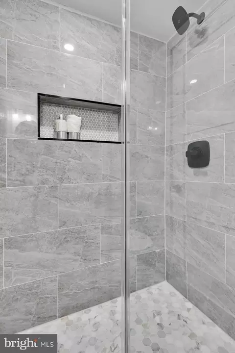 Bath - 1618 G St SE, Washington, DC 20003 photo 4 of 9