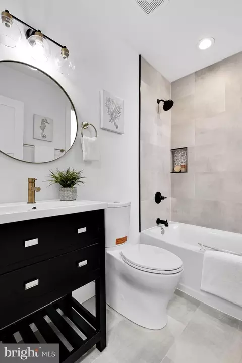 Bath - 1618 G St SE, Washington, DC 20003 photo 6 of 9