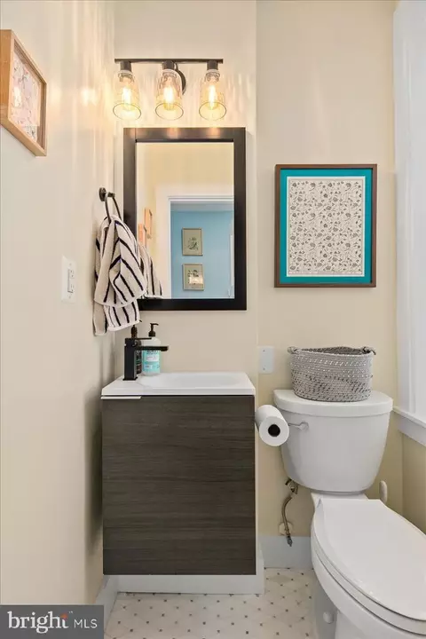 Bath - 1618 G St SE, Washington, DC 20003 photo 1 of 9
