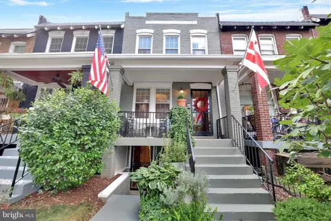 534 24th St NE, Washington, DC 20002
