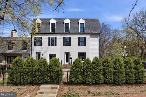 1600 37th St NW, Washington, DC 20007